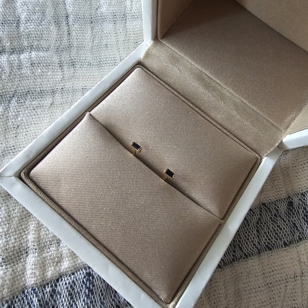 MAJ Sapphire Baguette Studs